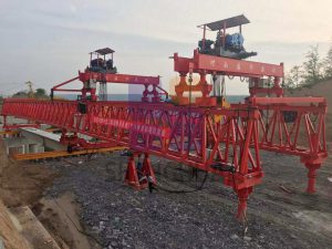 520T self-balancing beam launcher crane