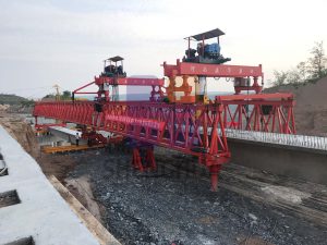 520T self-balancing beam launcher crane